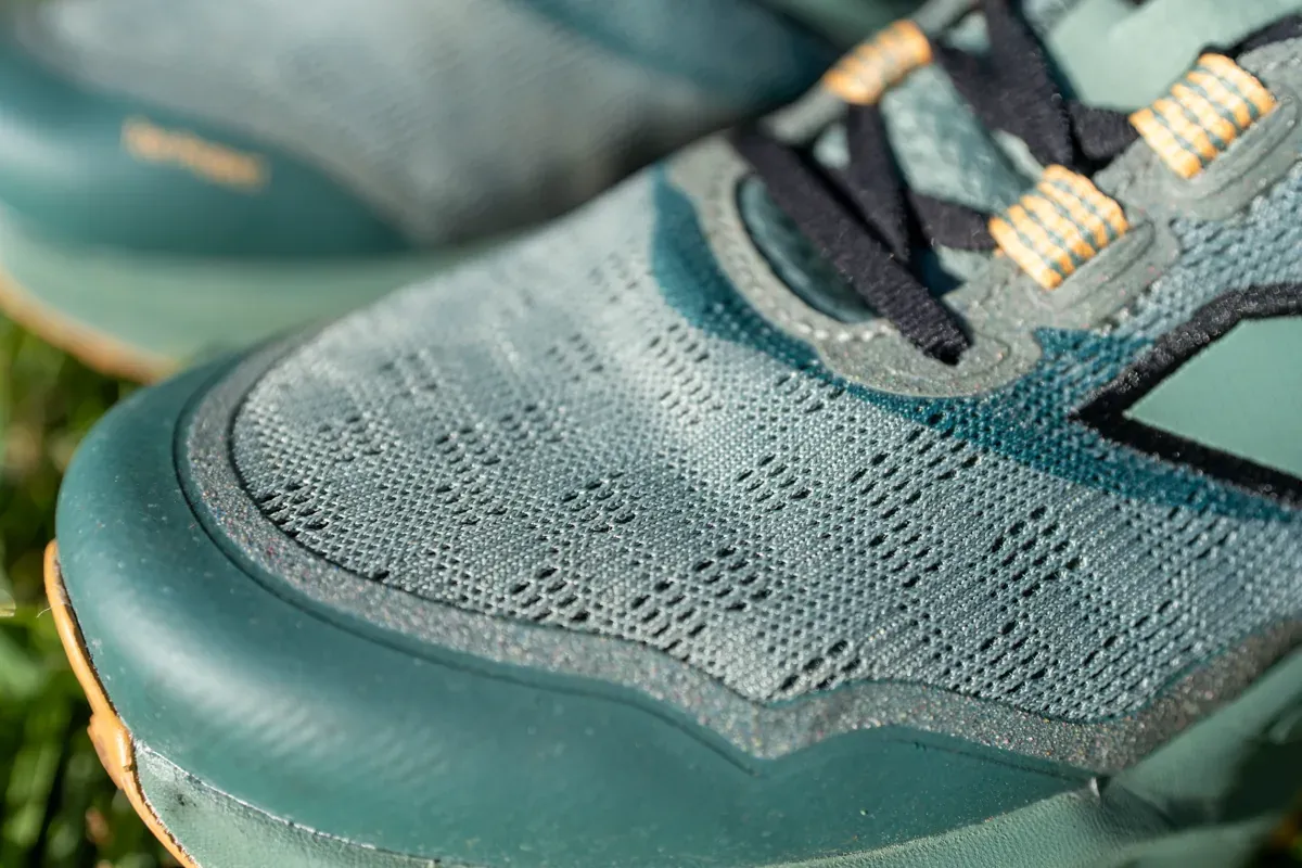 Reinforced toe bumper and thick mesh upper