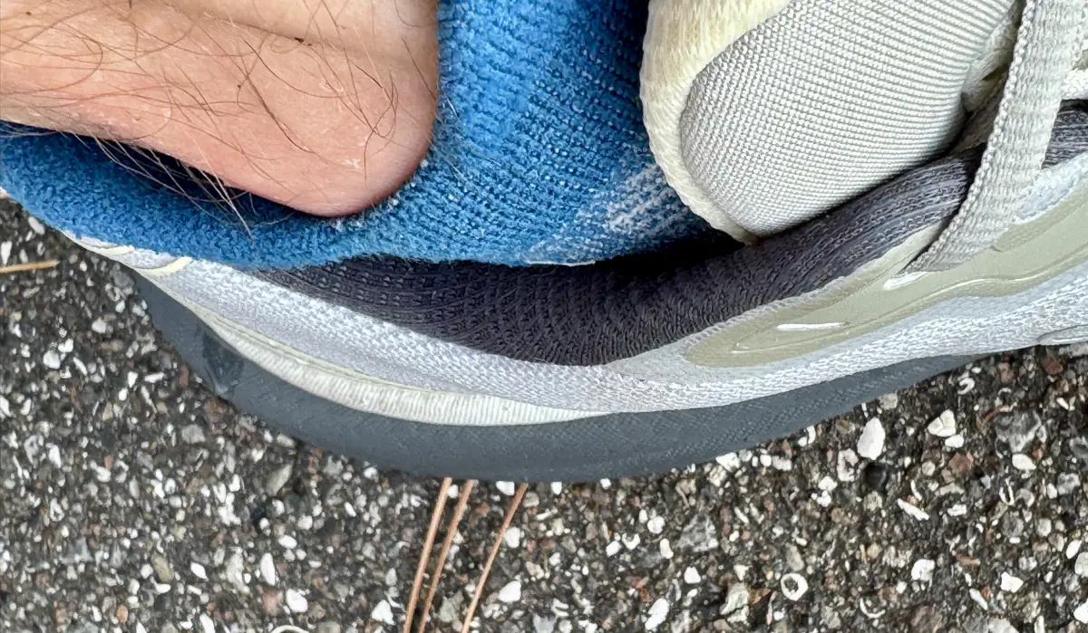 See how the blue part of the midsole bubbles out making your footprint wider