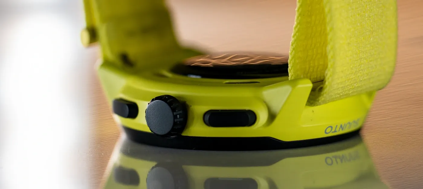 Suunto Run uses a scrollable crown, two buttons, and a touch screen for operation.