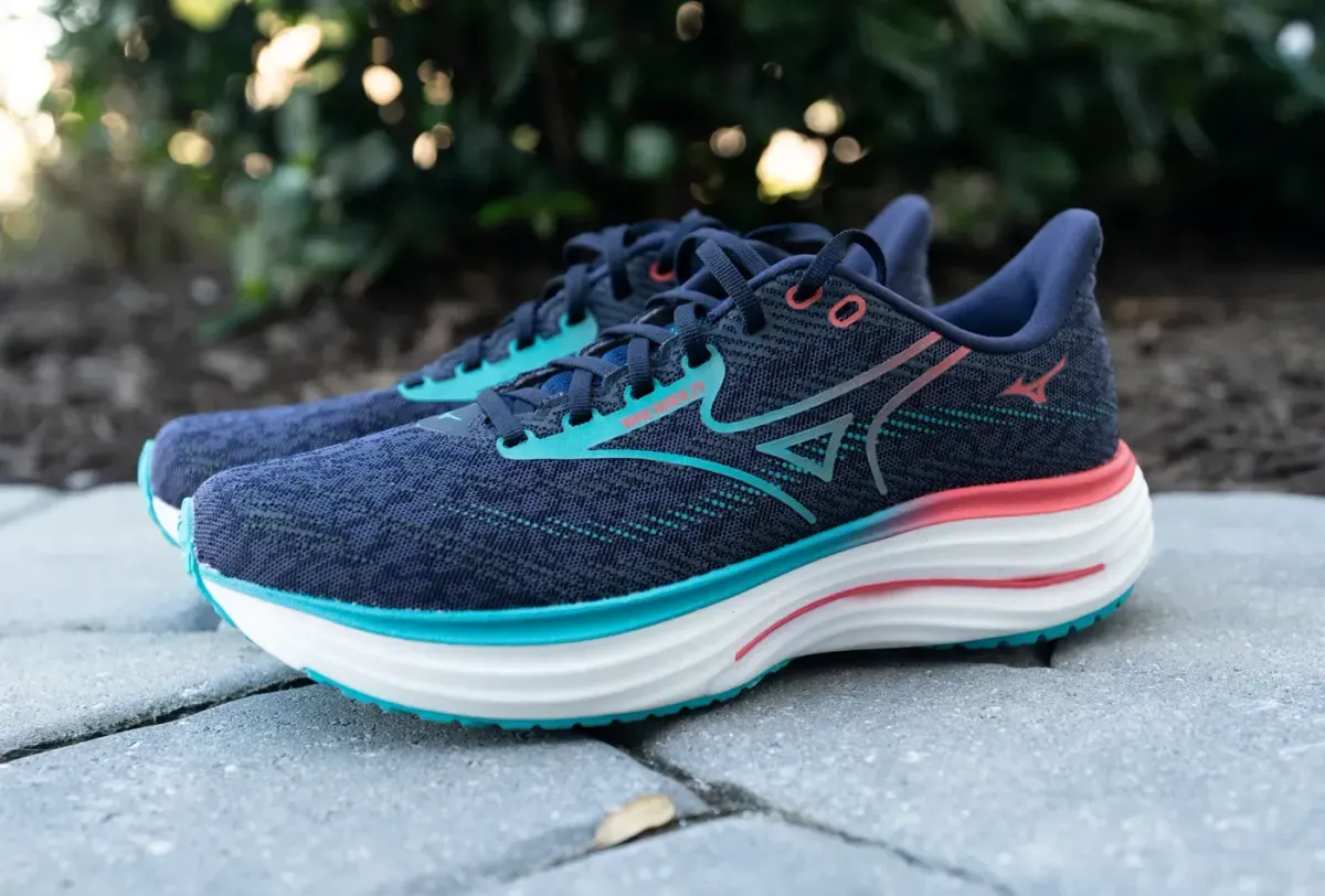 Mizuno Wave Rider 29 ネイビー/ターコイズ Mizuno Wave Rider 29 review: Reliable daily comfort with a classic