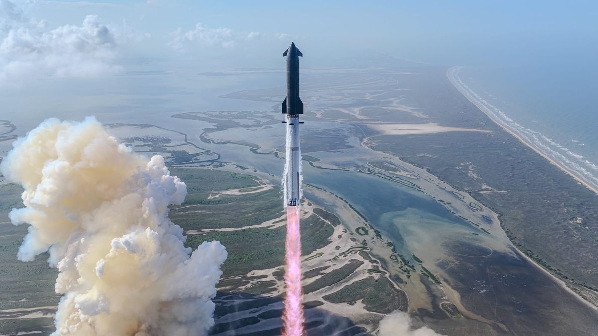 SpaceX Tarihteki En Güçlü Roketi Uzaya Fırlattı