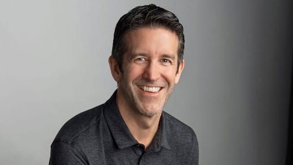 Apple'da Tarihi CEO Değişimi Yaşanıyor