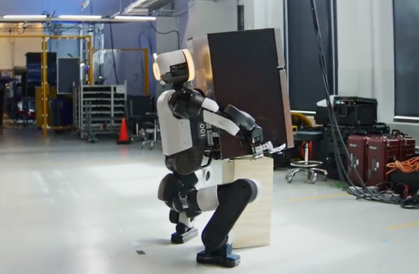 Atlas Robot Buzdolabını Taşıdı Açıklama