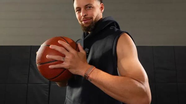 Stephen Curry Tasarımlı Fitbit Air Ön Siparişe Açıldı