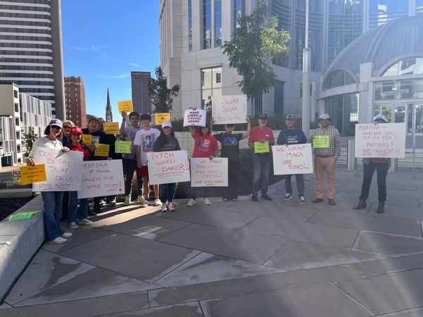 Rally at Blackburn’s Office: Trump Supporters Clash with Media, Public Pressure Fuels Endorsement for Rick Scott