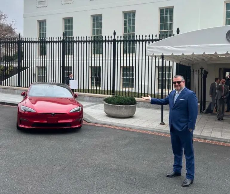 Elon Musk is begging Americans to destroy Tesla