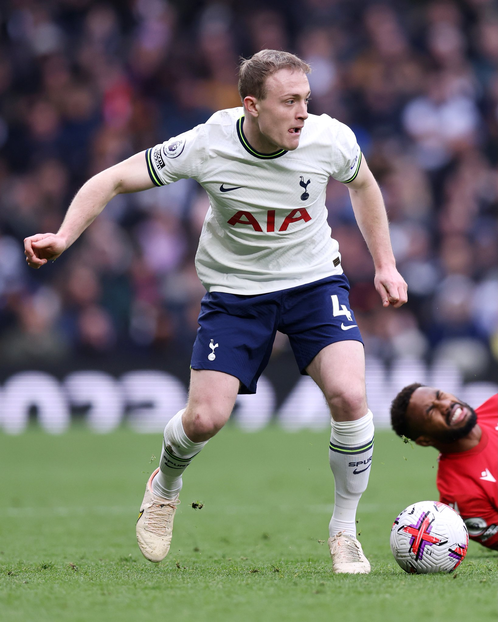 Oliver Skipp dominating the midfield.