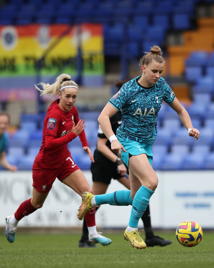 Nikola Karczewska dribbles past Liverpool's Missy Bo Kearns.