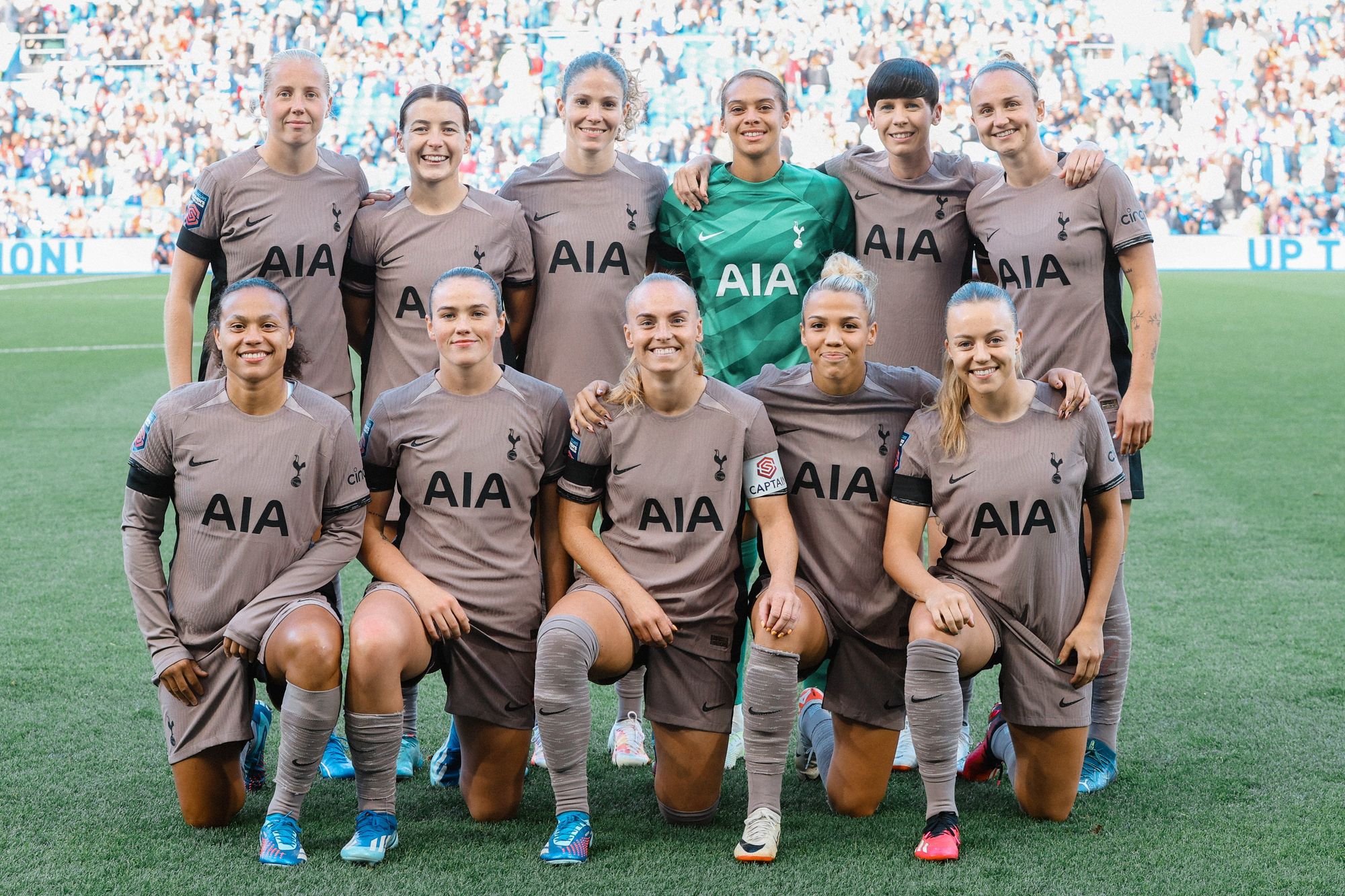 Spurs Women team photo before the Brighton game.