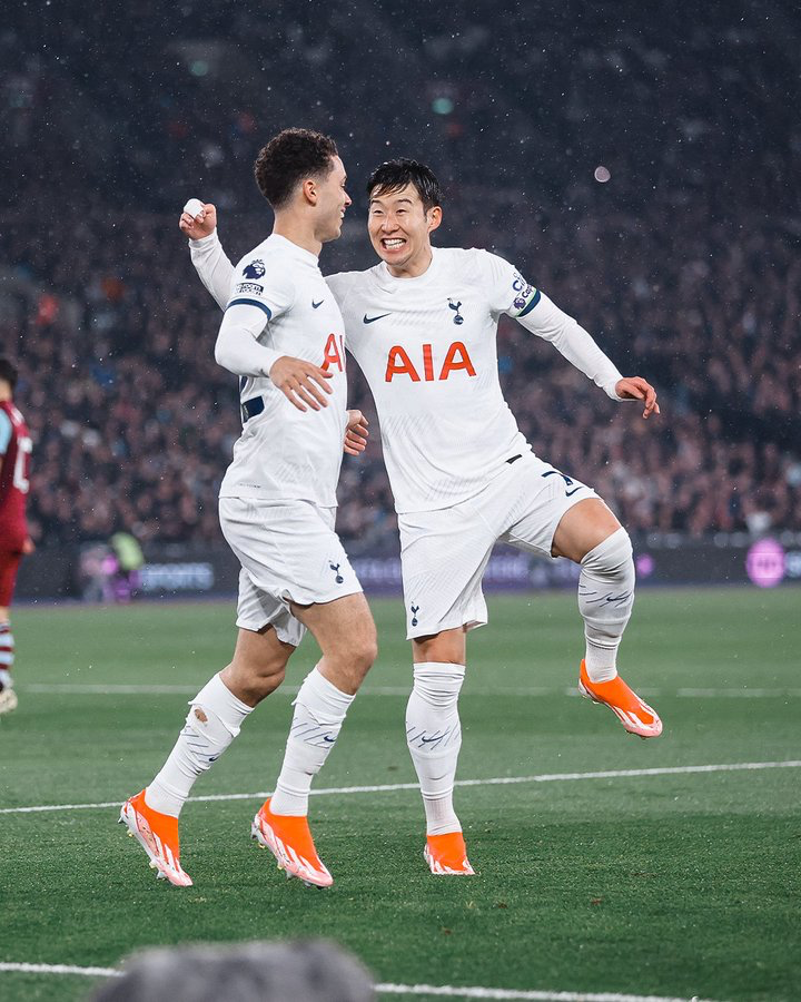 Son Heung-min celebrates Brennan Johnson's goal with him.