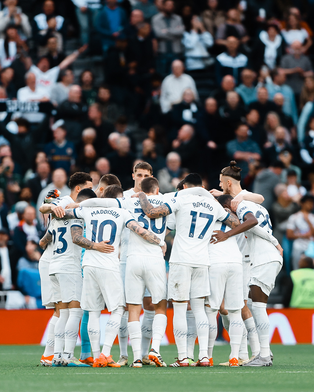 A pre-match huddle for Spurs Men.