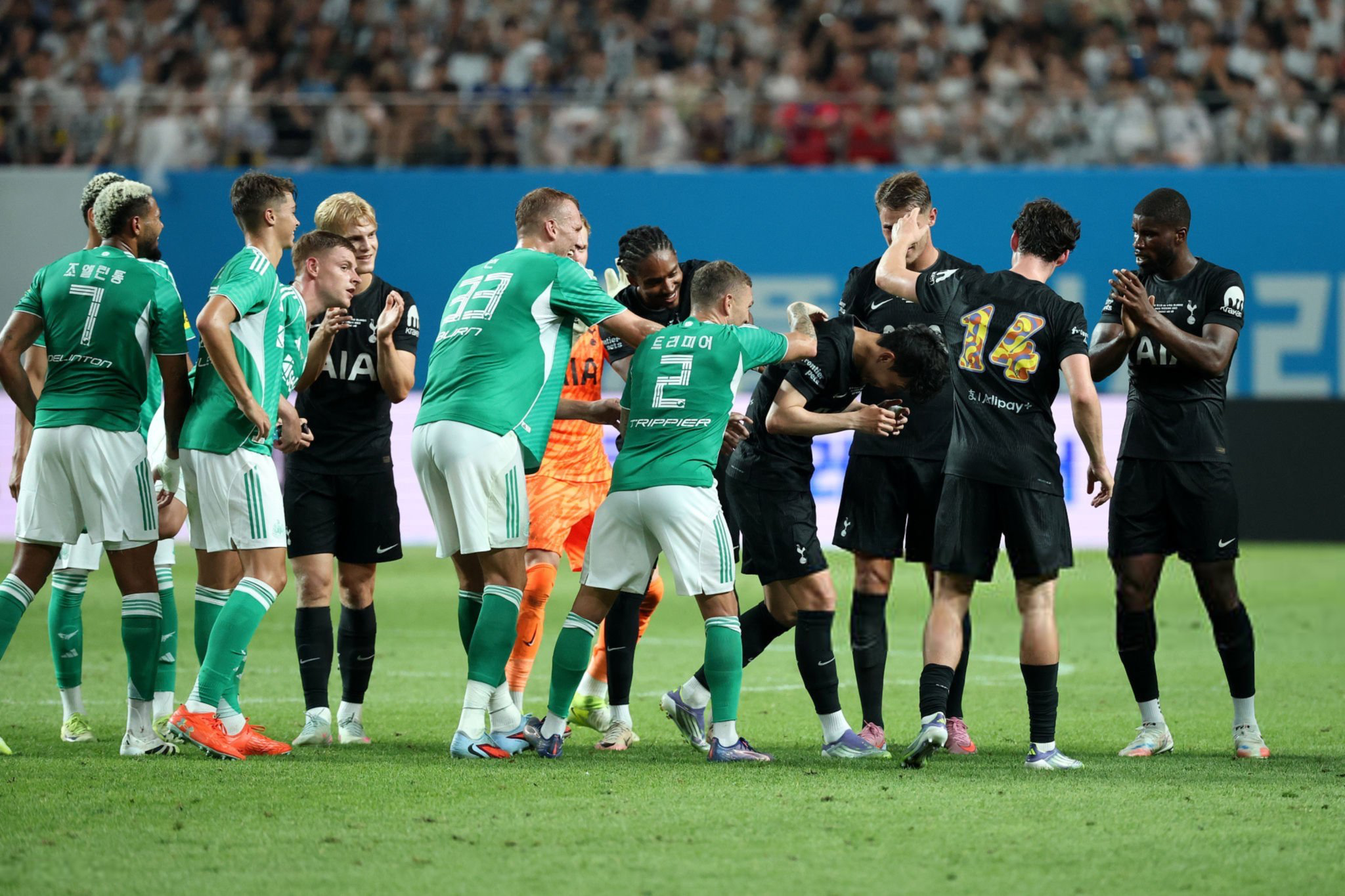 Son Heung-min subs out of the game with a guard of honor from Spurs and Newcastle players, including former teammate Kieran Trippier, who clapped him on the back as he passed by.