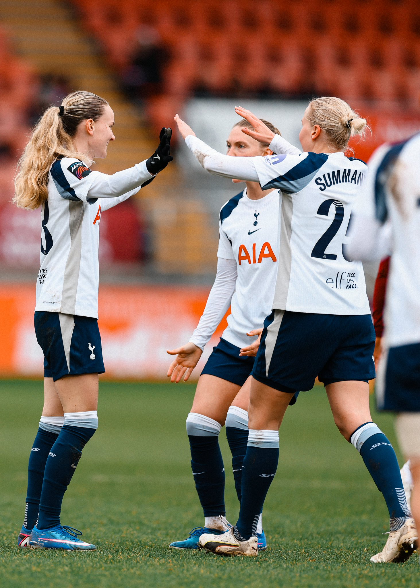 Matilda Vinberg gets high fives and celebrates with her teammates.