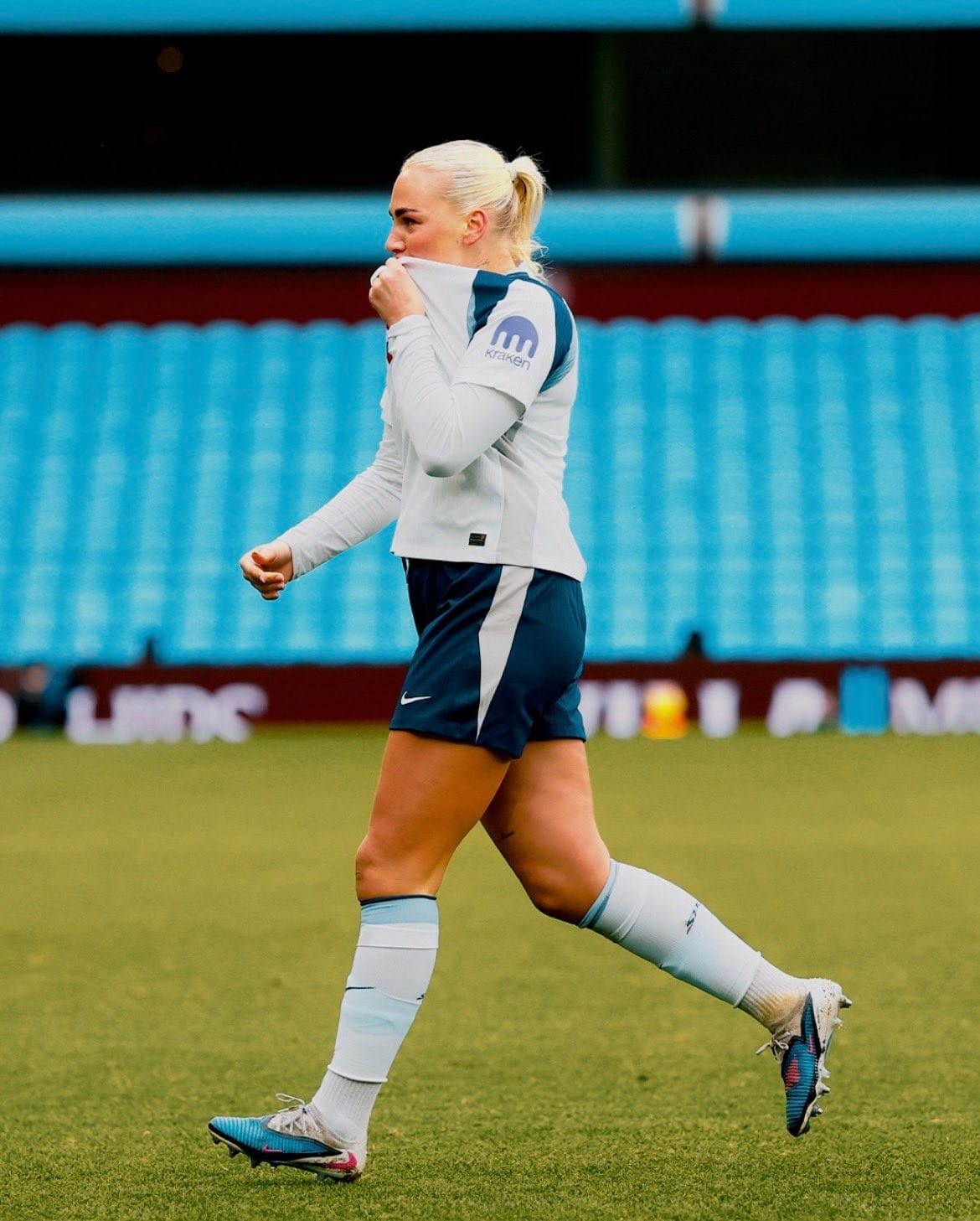 Cathinka Tandberg kisses the Spurs badge after scoring.