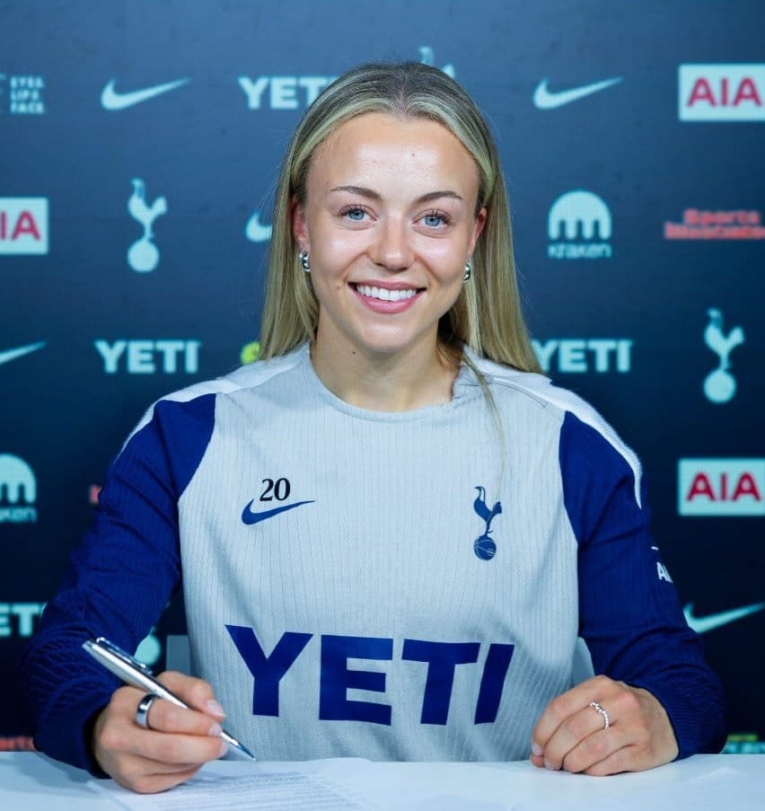 Olga Ahtinen signs her contract extension.