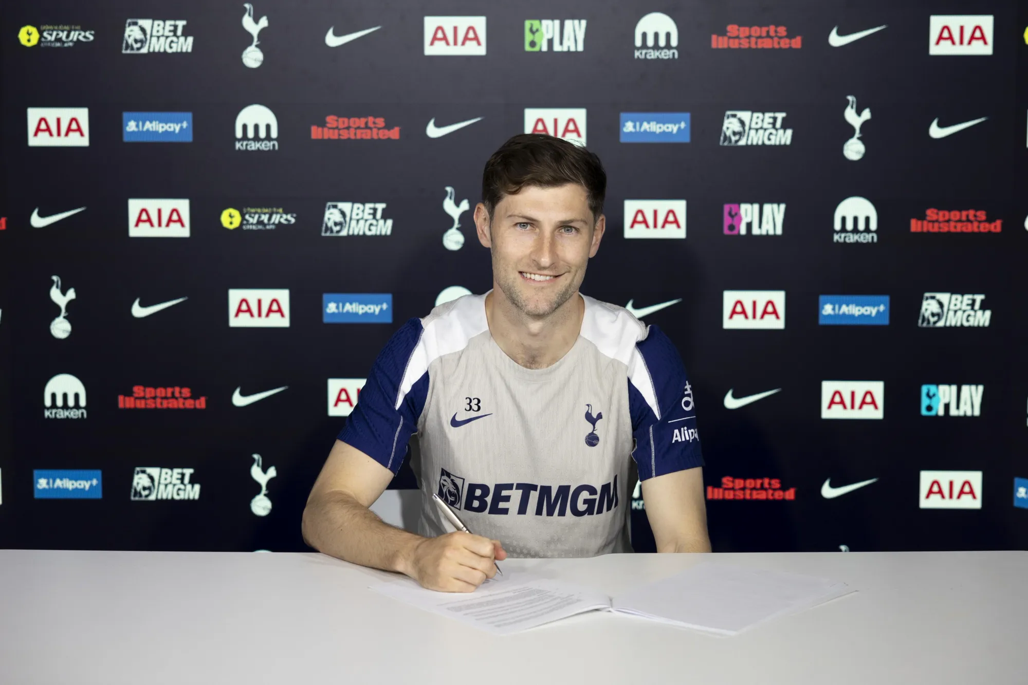 Ben Davies signs his new contract