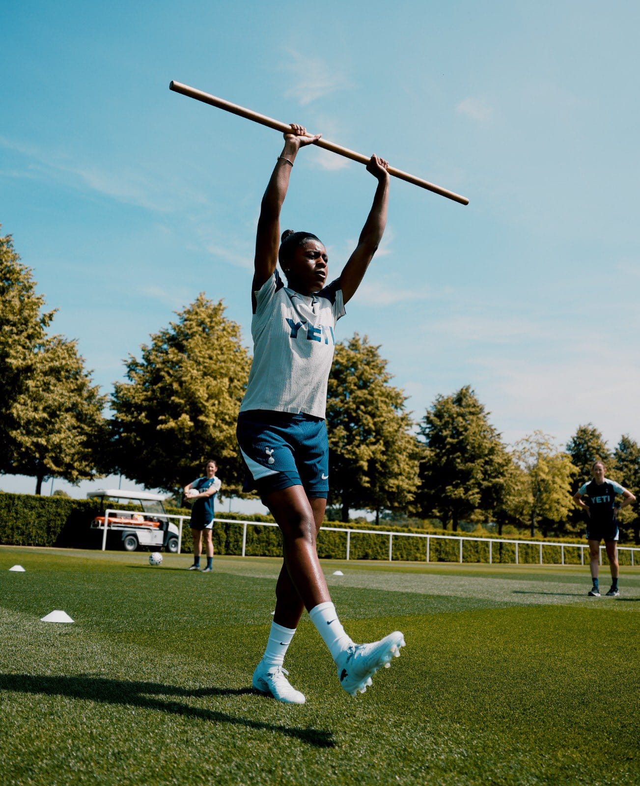 Jess Naz in individual training on the pitch.