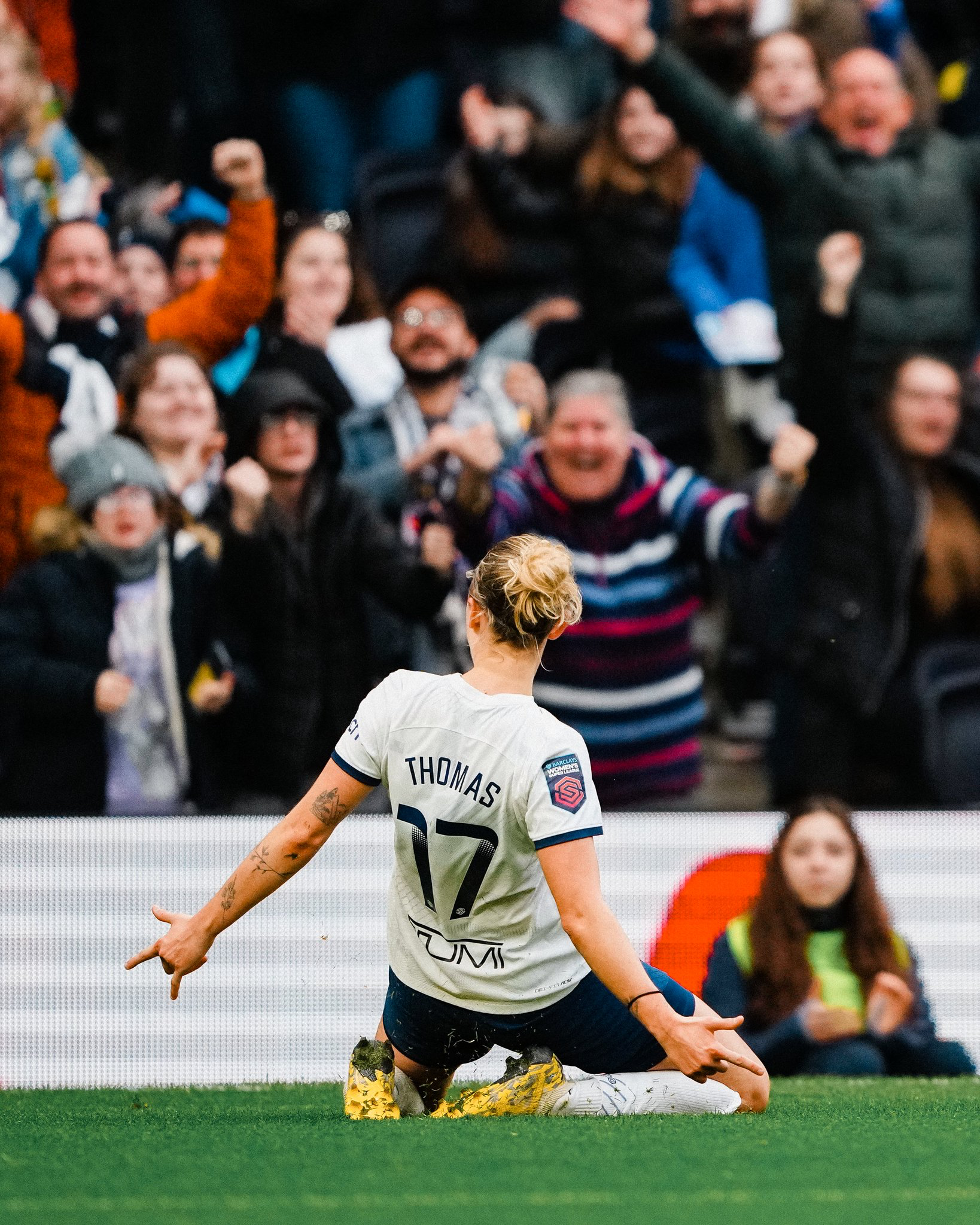 Martha Thomas does a knee slide facing the crowd.