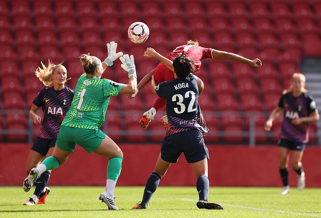 Tōko Koga is beat to the ball in the air by Aurélie Csillag