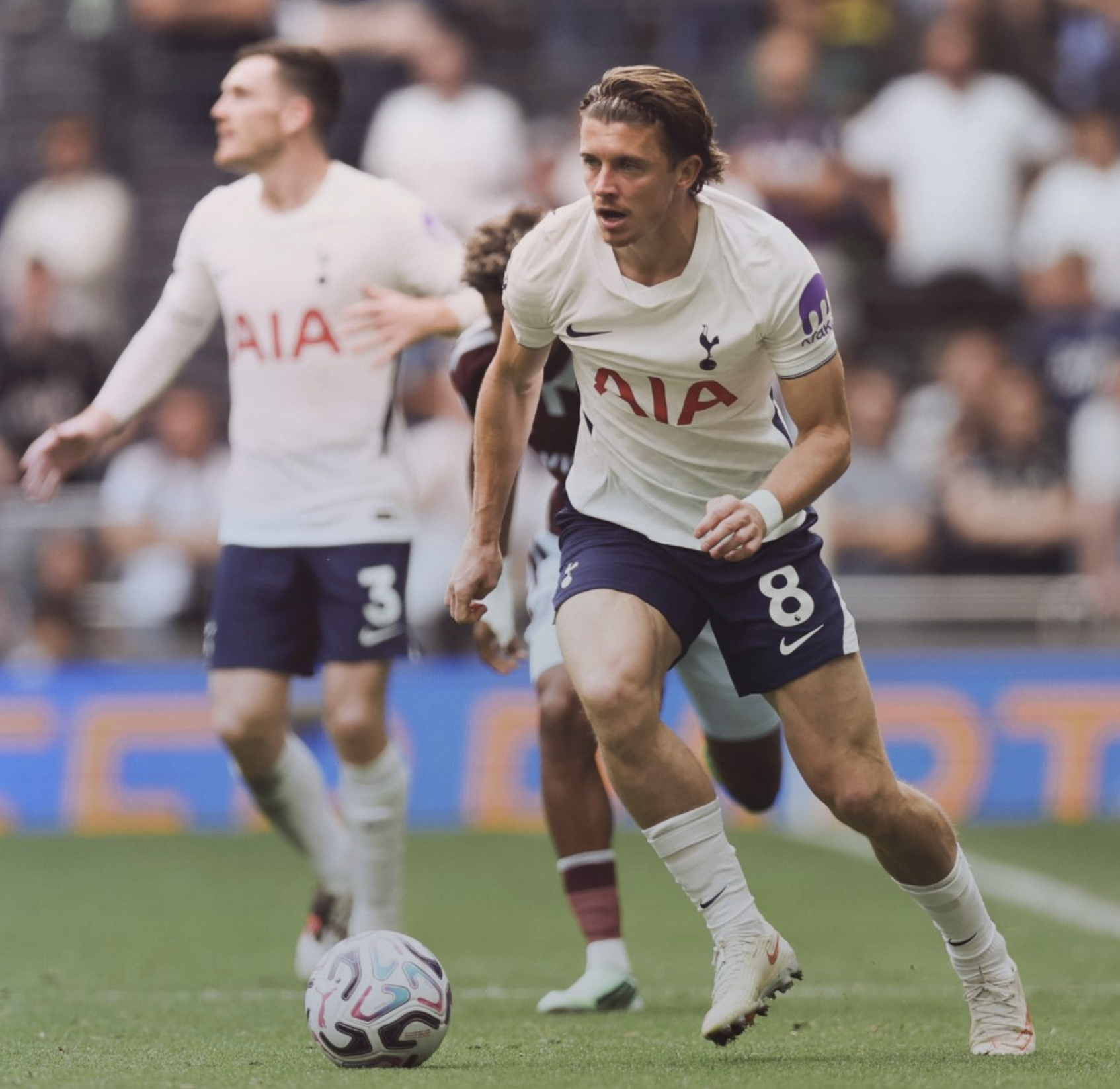 Conor Gallagher prepares to kick the ball.