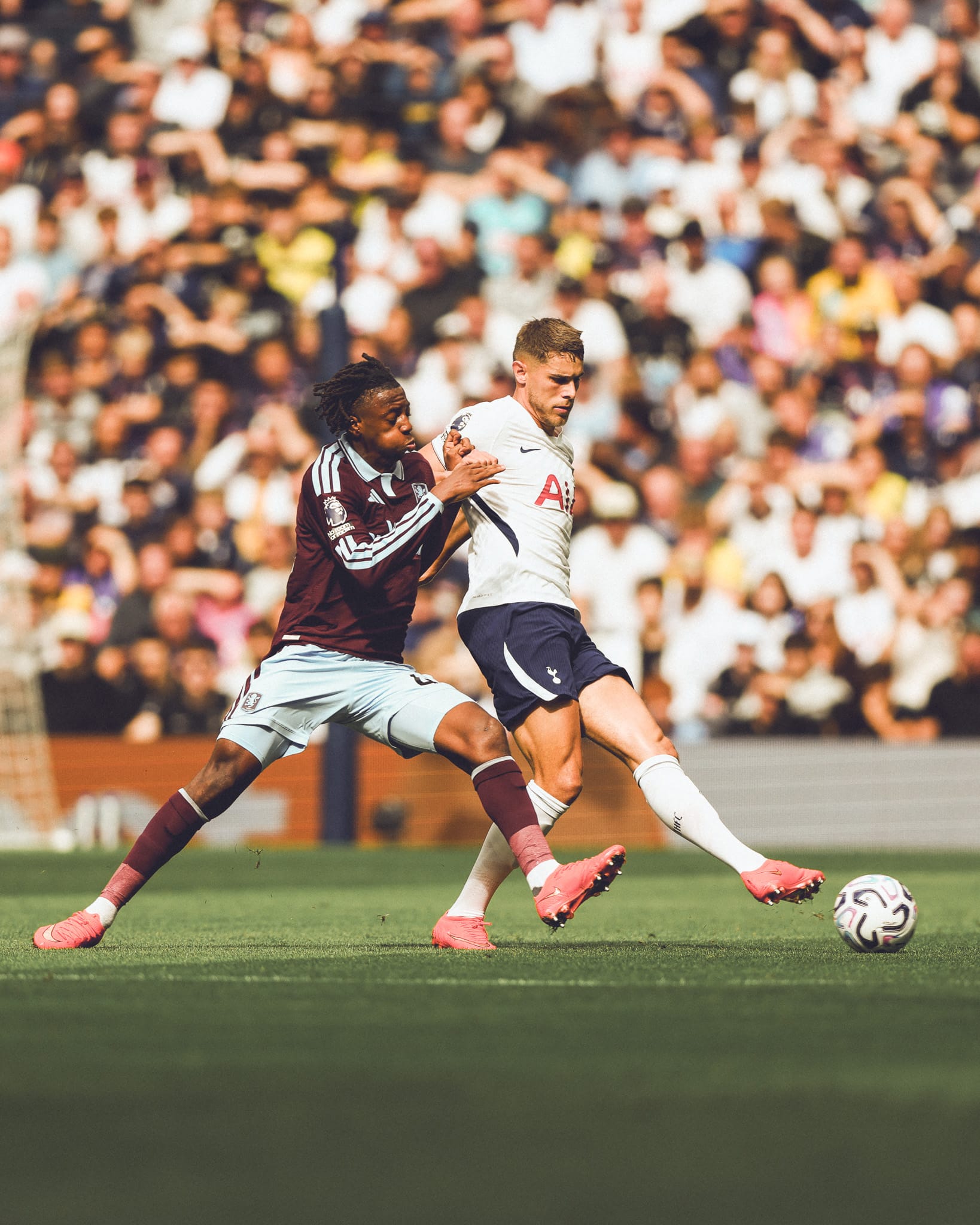 Micky van de Ven stretches for the ball.