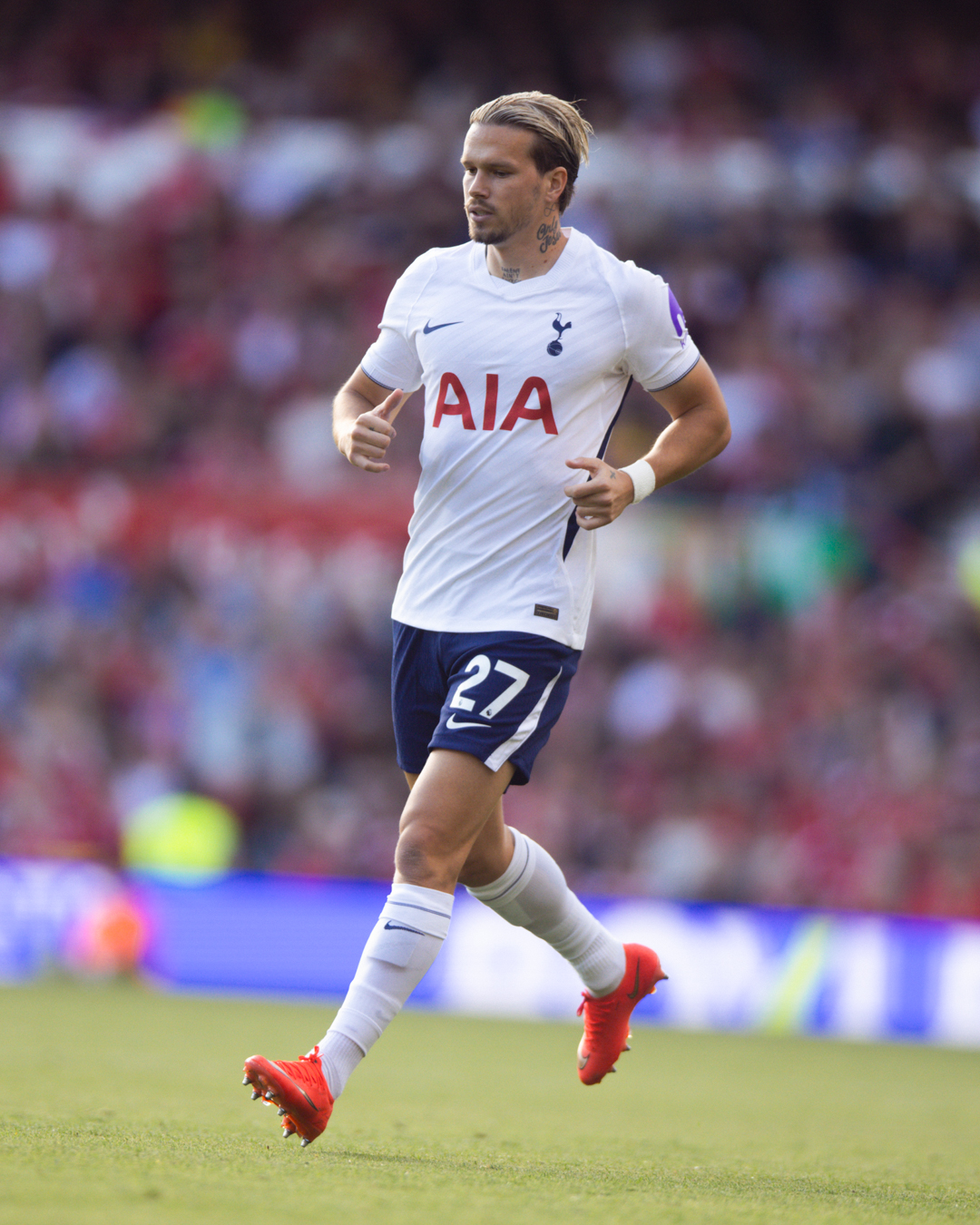 Mykhailo Mudryk jogs onto the pitch.