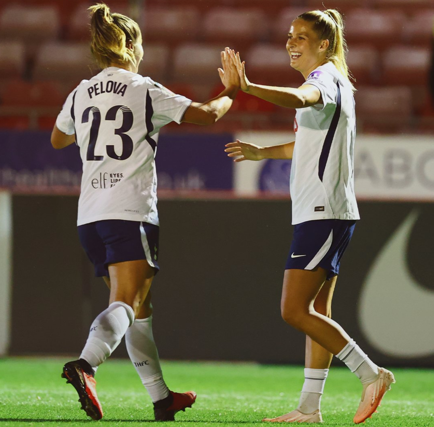 Victoria Pelova high-fives Olivia Holdt