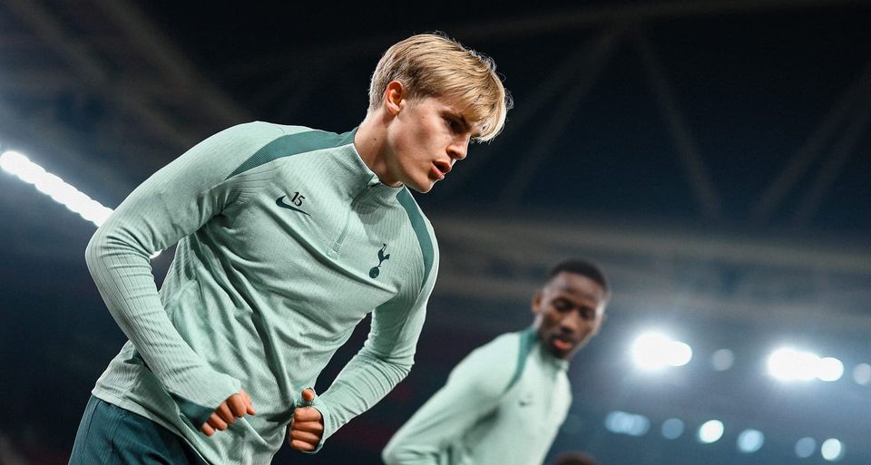 Lucas Bergvall focuses during training before the AZ Alkmaar away leg.