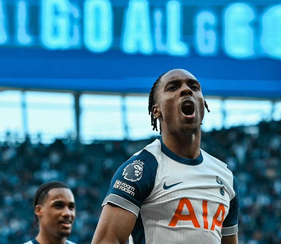 Mathys Tel roars after scoring his first PL goal, with Wilson Odobert in the background.
