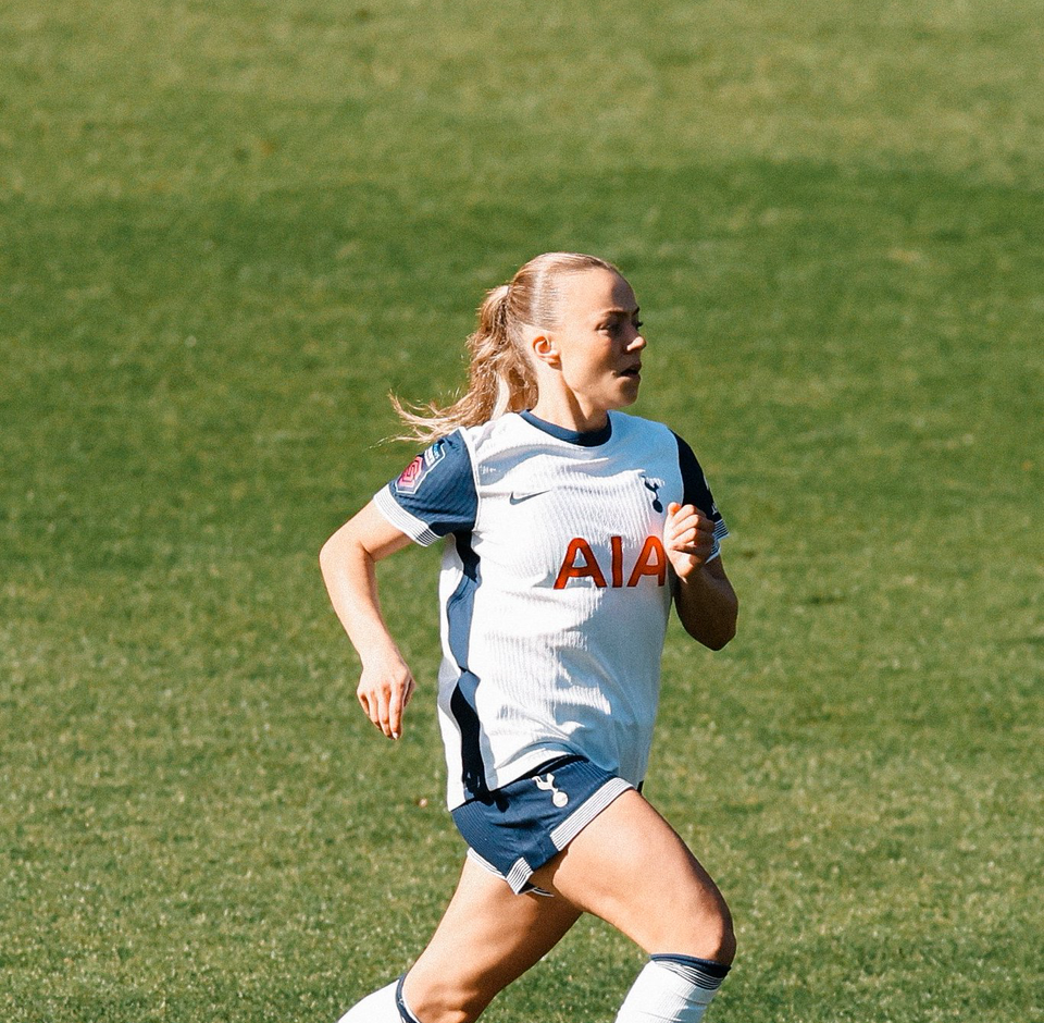 Olga Ahtinen runs onto the pitch.