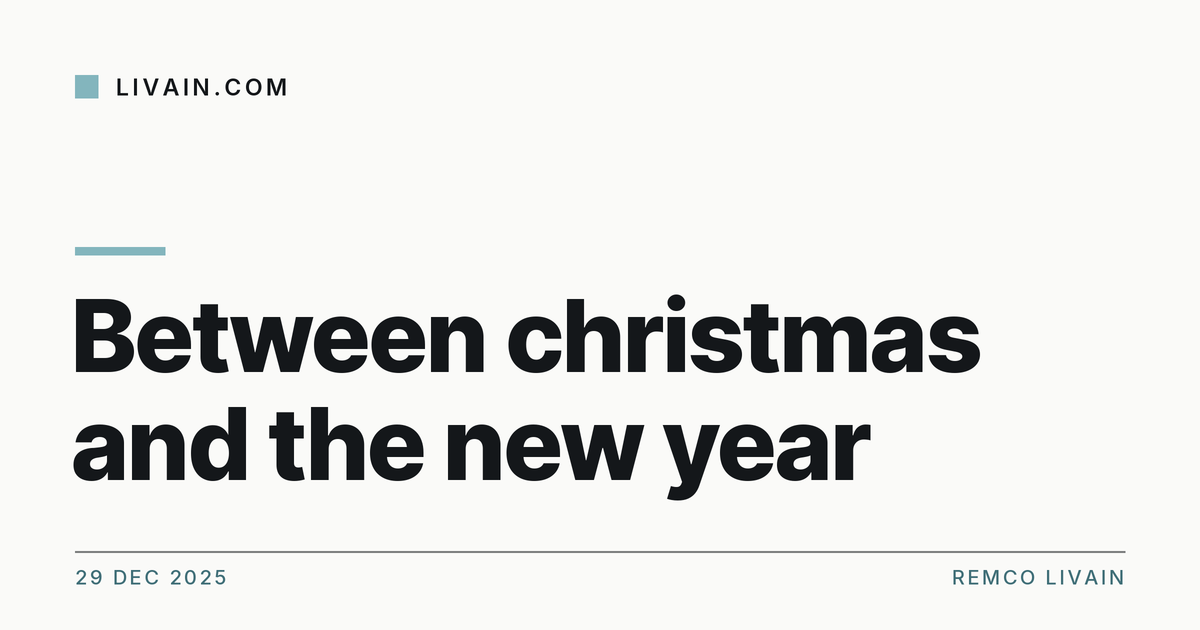 Between christmas and the new year — title card, livain.com