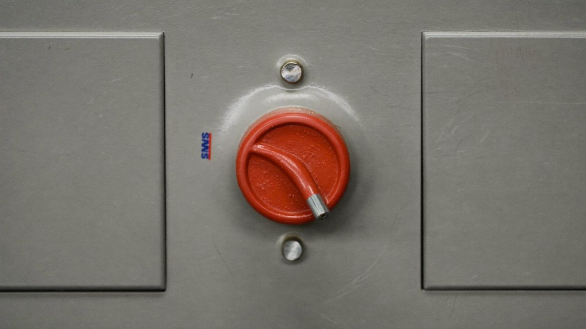 Event-tied campaigns have a shelf life. Cutting a whole cohort cleanly — pause not delete, consistent naming, an eye on the learning phase — is its own discipline.