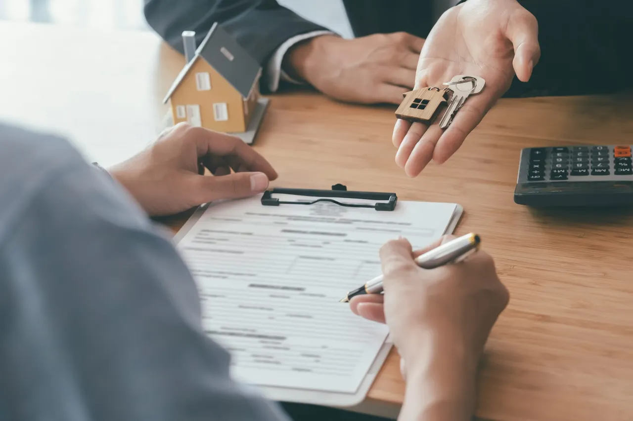 Globe Life Deploys AI In Underwriting To Cut Expenses