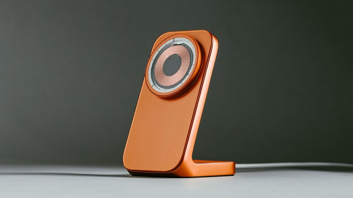 Nomad lancerer orange Qi2-stander og Find My-kort til iPhone 17 Pro Artikelbillede