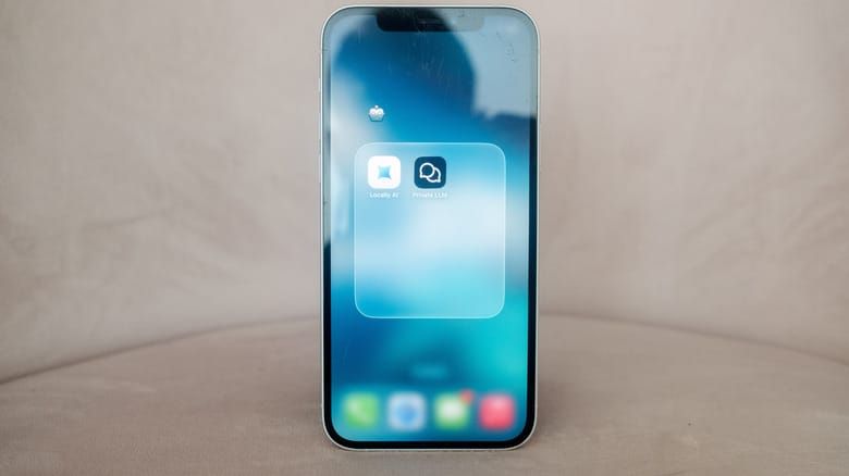 Sådan kører du en lokal AI-chatbot på din iPhone (offline og med bedre privatliv) Post feature image