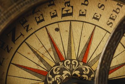 Plan mı Strateji mi: Hangisi Gerçekten Yol Gösteriyor?