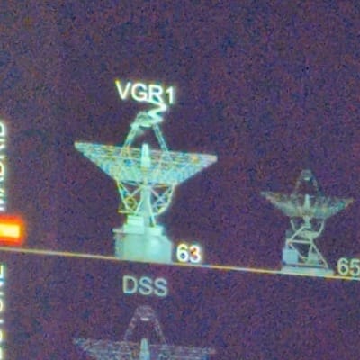antenna graphic downloading data from voyager 1