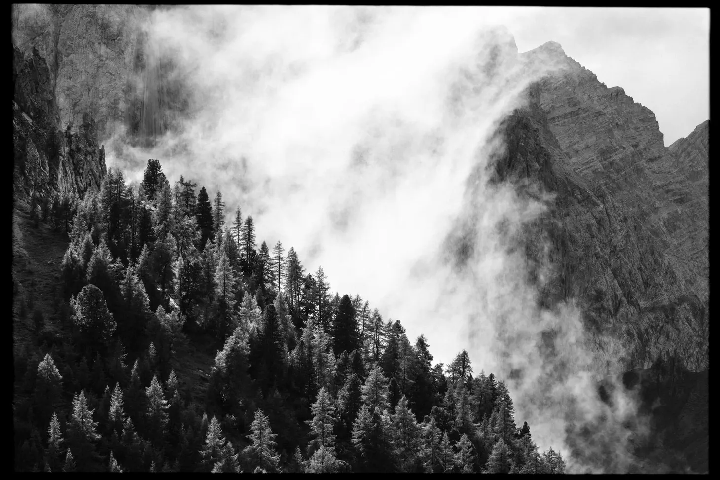 Unplugged #11: Uncertainty and adventure, a wildfire outside, the enshittification of komoot, and the rise of New Romanticism