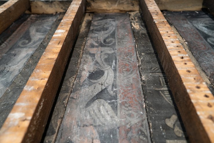 Well-Preserved Tudor Wall Paintings Discovered Beneath Plaster at Medieval Manor | Smart News | Smithsonian Magazine