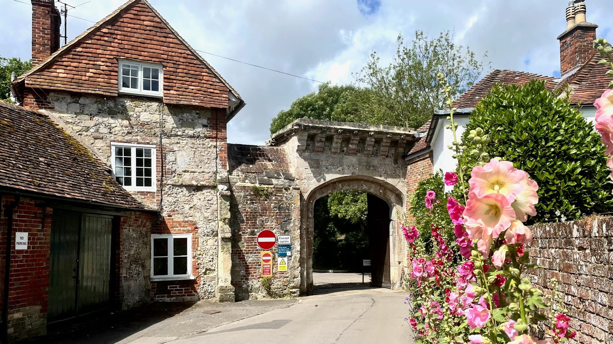 ✨ Treasure Hoard: Storied Gable, De Vaux Place, Salisbury, Wiltshire