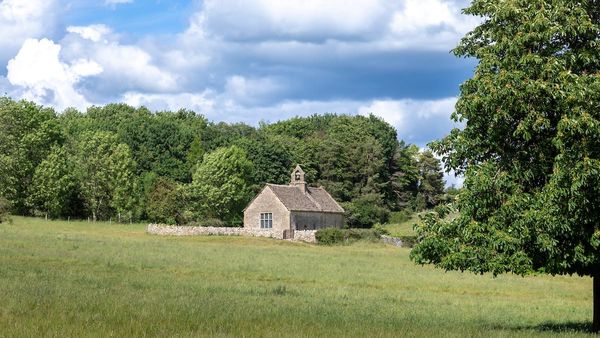 Member Powered Photography St. Oswald's, Widford, Oxfordshire - Professional Photos