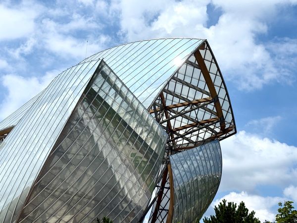 Video of Walkthrough at Fondation Louis Vuitton, Paris