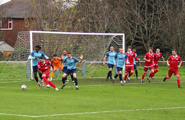 Four first half goals fire Daisy to 4-2 awayday victory