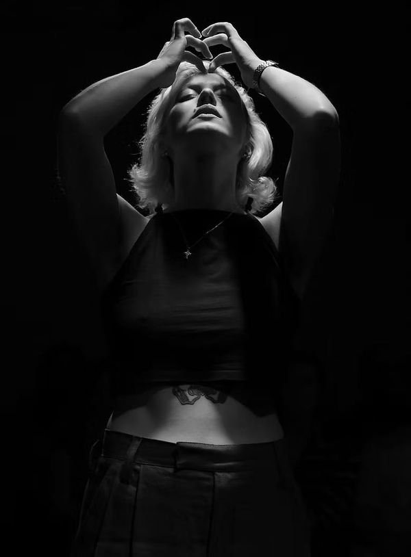 The imposter at the easel