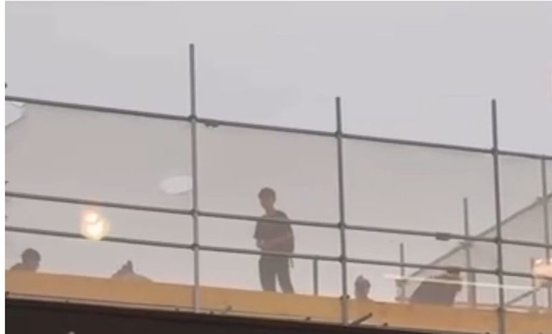 Six teenagers filmed on roof of Westhoughton Library