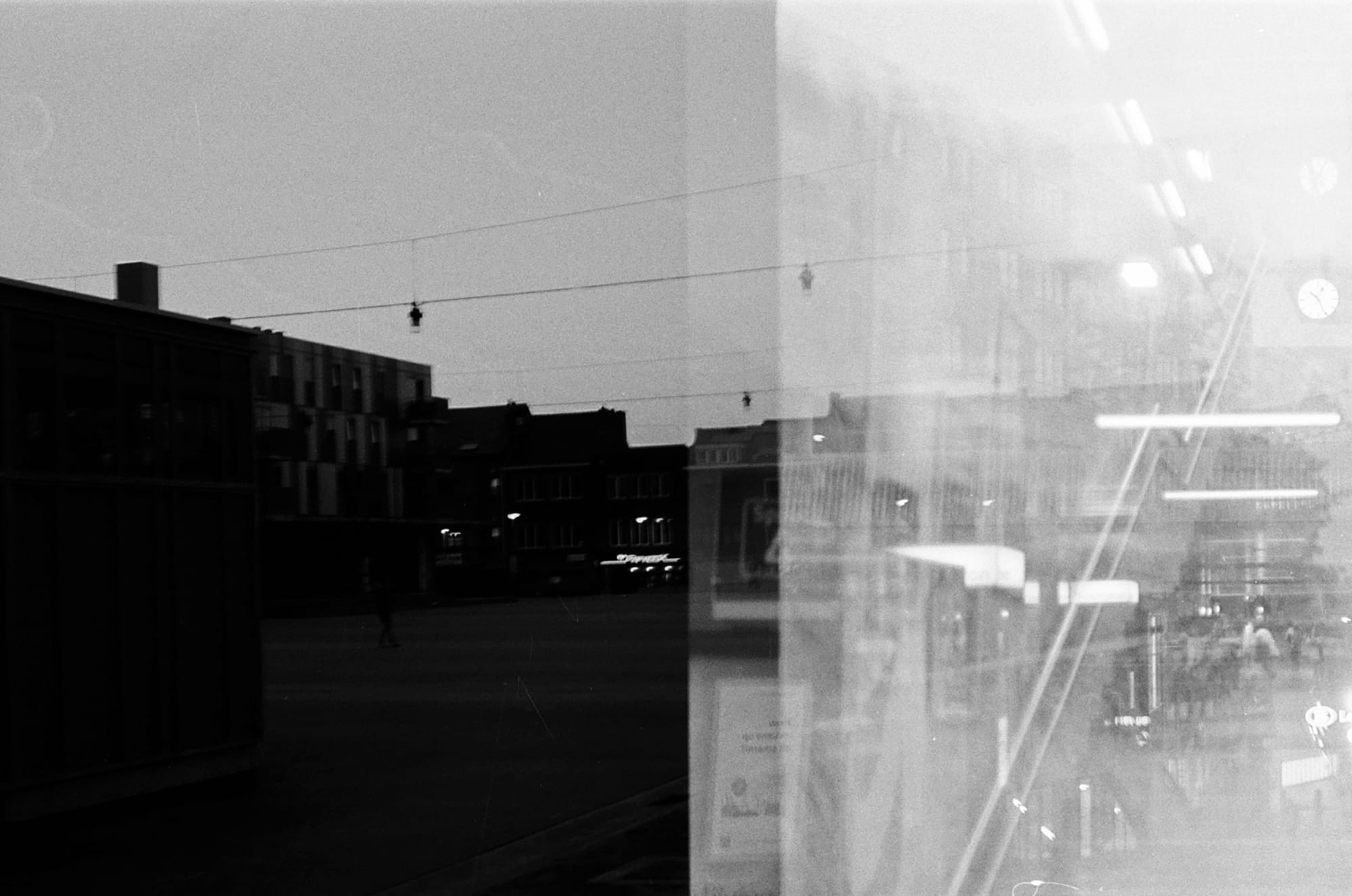 en un estado de crisis, en una nube