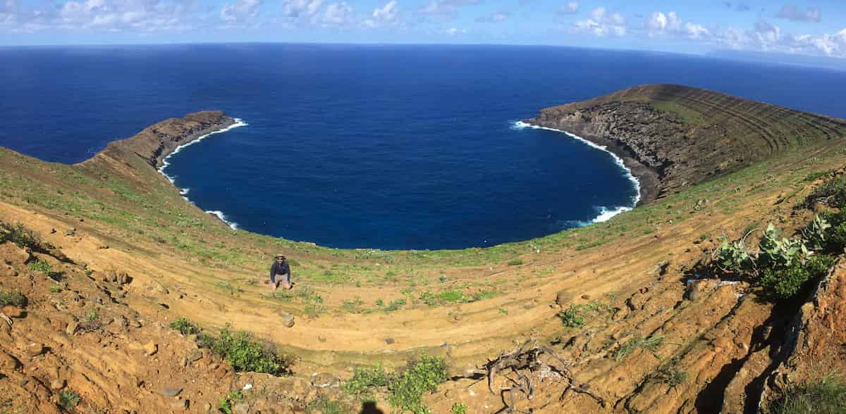 A stunning wide-angle view of a Hawaiian bay.