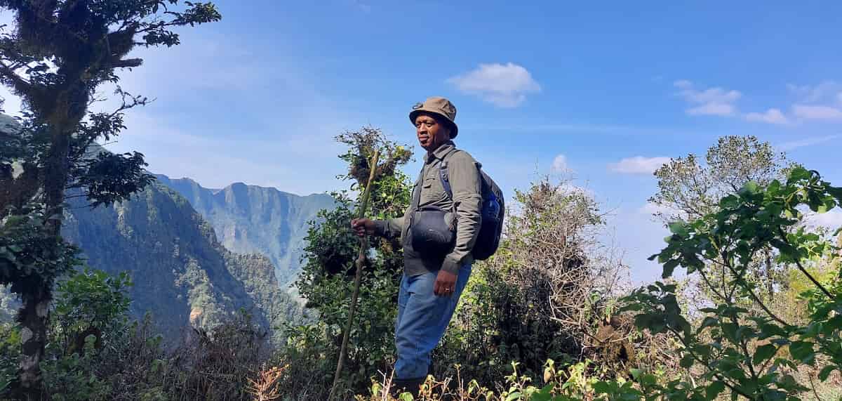 Paul Kirika dans la nature sauvage du Kenya.