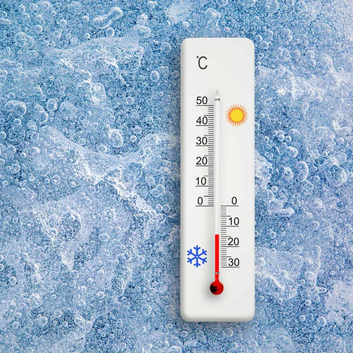 Un thermomètre affichant une température proche de -20 degrés Celsius.