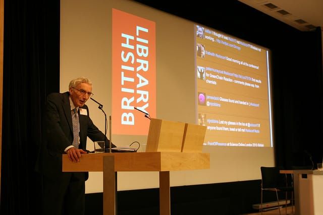 Lord Rees avoids Death by Powerpoint at #Scio10